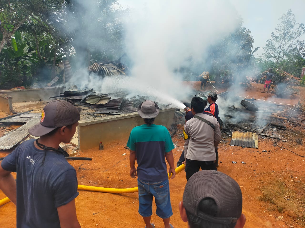 Siang Bolong, Rumah Warga Air Sekamanak Ludes Terbakar, ini Penyebabnya