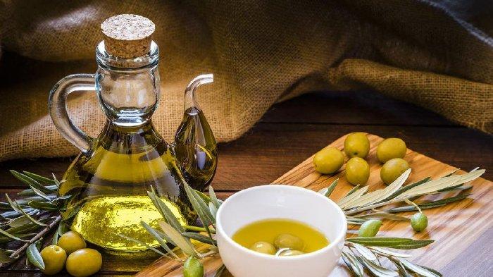 Cukup Gunakan Minyak Zaitun, Kamu Bisa Dapatkan Kuku yang Bewarna dan Sehat Alami