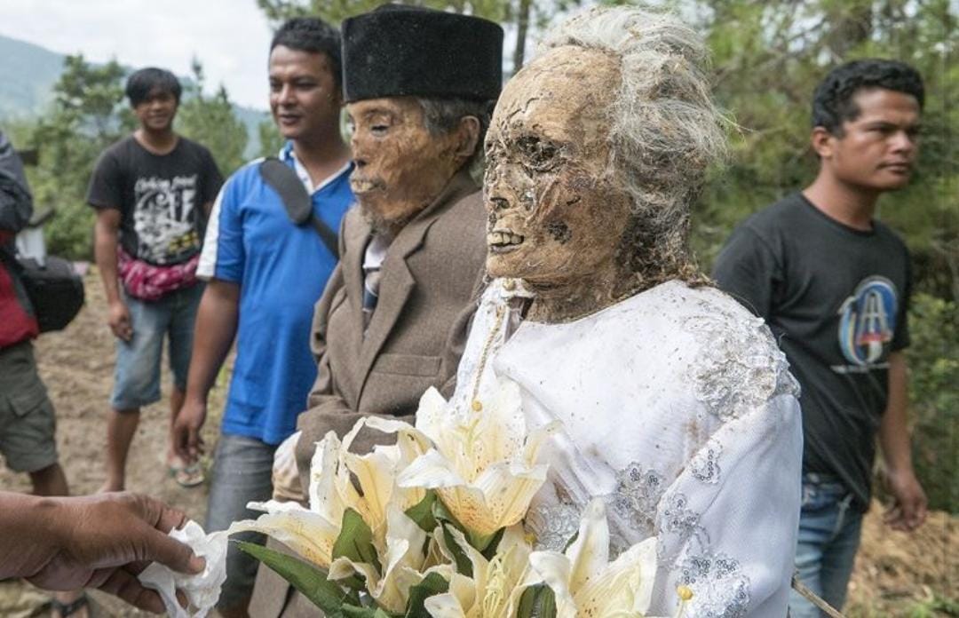 Ritual Suku Toraja yang Sangat Erat dengan Mistis, Sebelum Dimakamkan Jasad Harus Didandani