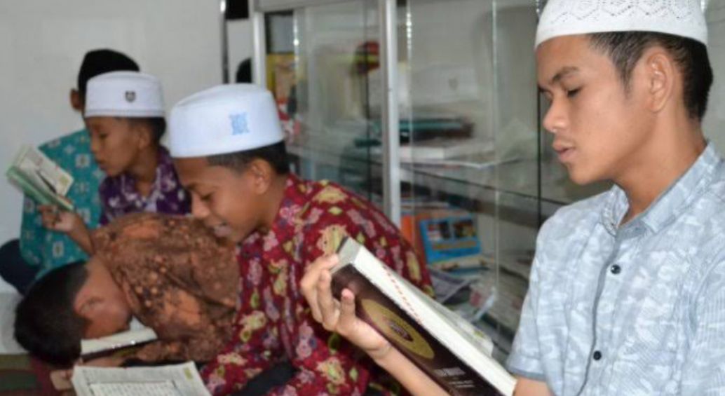 Bacaan Sholawat Busyro Lengkap dengan Keutamaannya