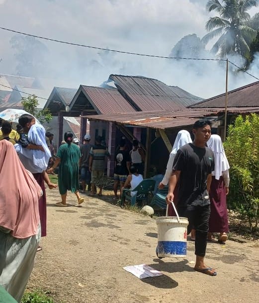 Tengah Hari Rumah Warga Lubuk Mindai Kebakaran, 80 Persen Bangunan Hangus