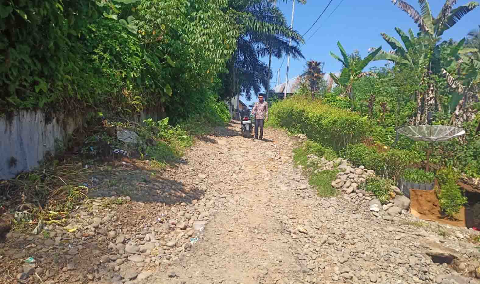 Rusak, Jalan di Kecamatan Kota Ingin Diperhatikan