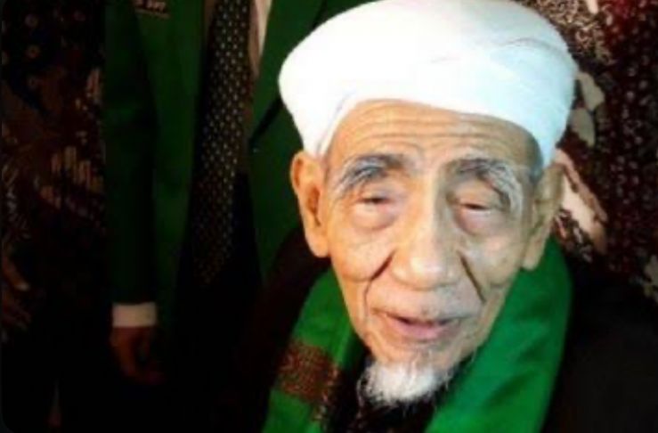 Bukan Kenikmatan Dunia Akhirat, Ini Hal Terbesar yang Diinginkan Wali Allah Menurut Mbah Moen