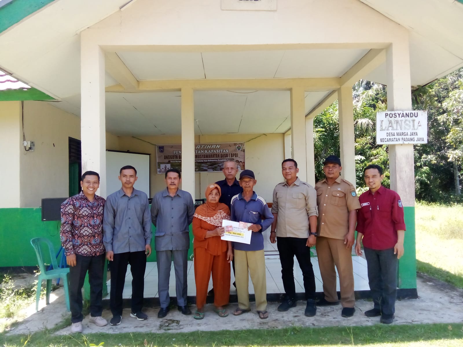 Pemdes Marga Jaya Salurkan BLT DD, 17 KPM Terima Bantuan Rp900 Ribu