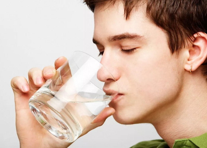 Aturan Minum 8 Gelas Perhari Selama Bulan Puasa, Agar Kamu Tetap Terhidrasi