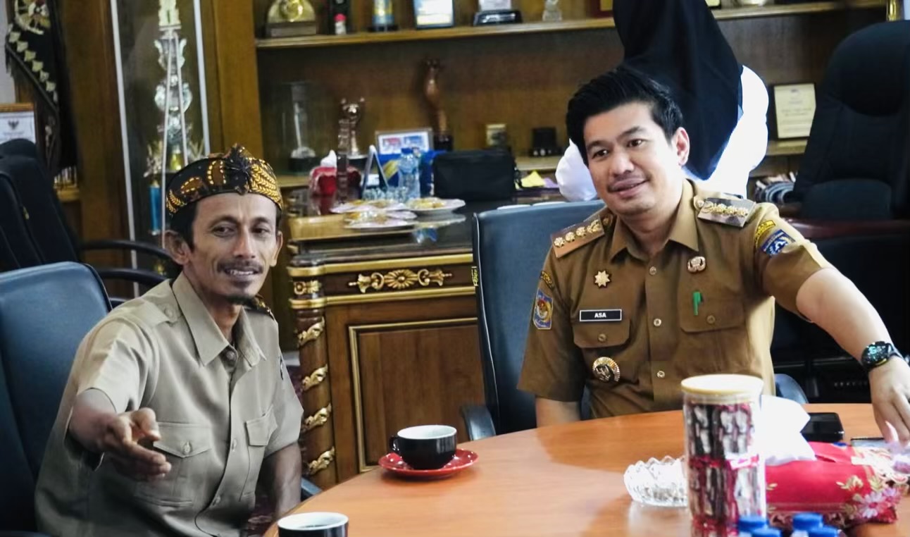 Terima Audiensi Kades Tanjung Harapan, Bupati Berjanji Tuntaskan Pembangunan Jalan di Desa- Desa