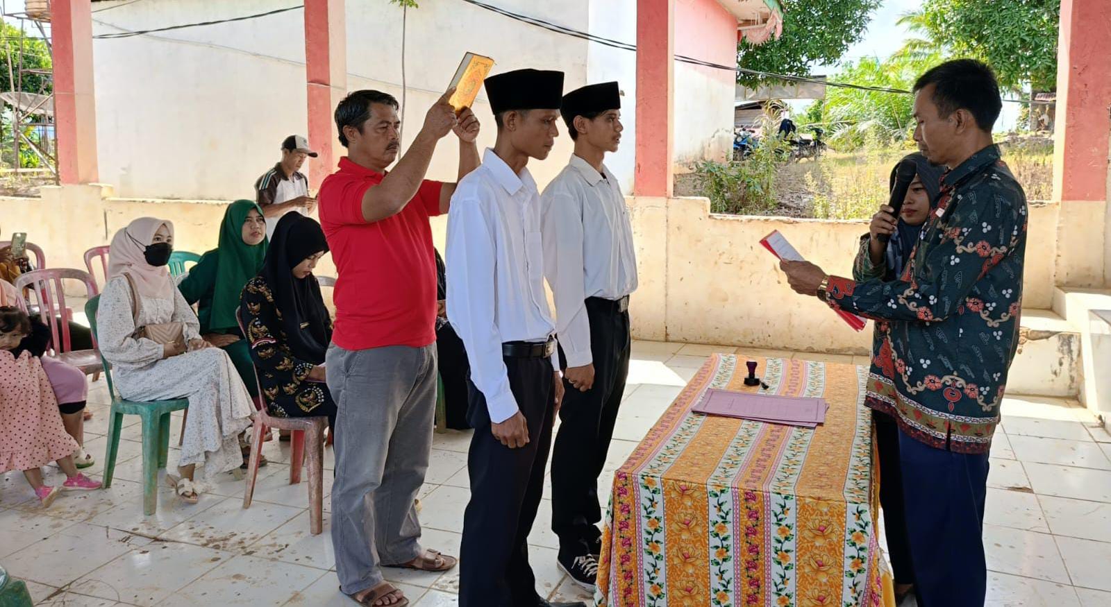 Dua Parades Gembung Raya Dilantik, Kades : Utamakan Kepentingan Masyarakat