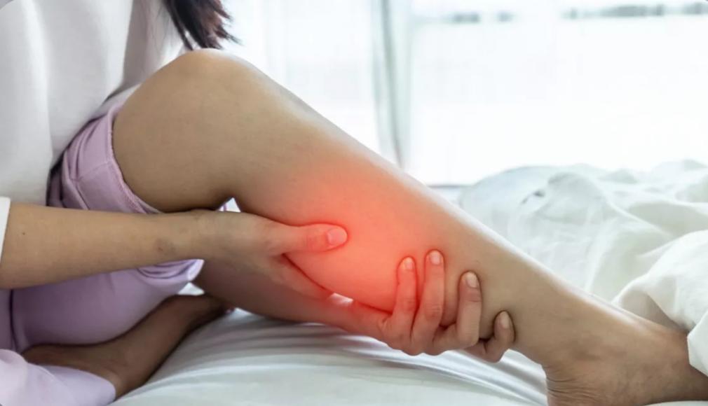 Jangan Panik, Ini Cara Mengatasi Kaki Kram Saat Tidur