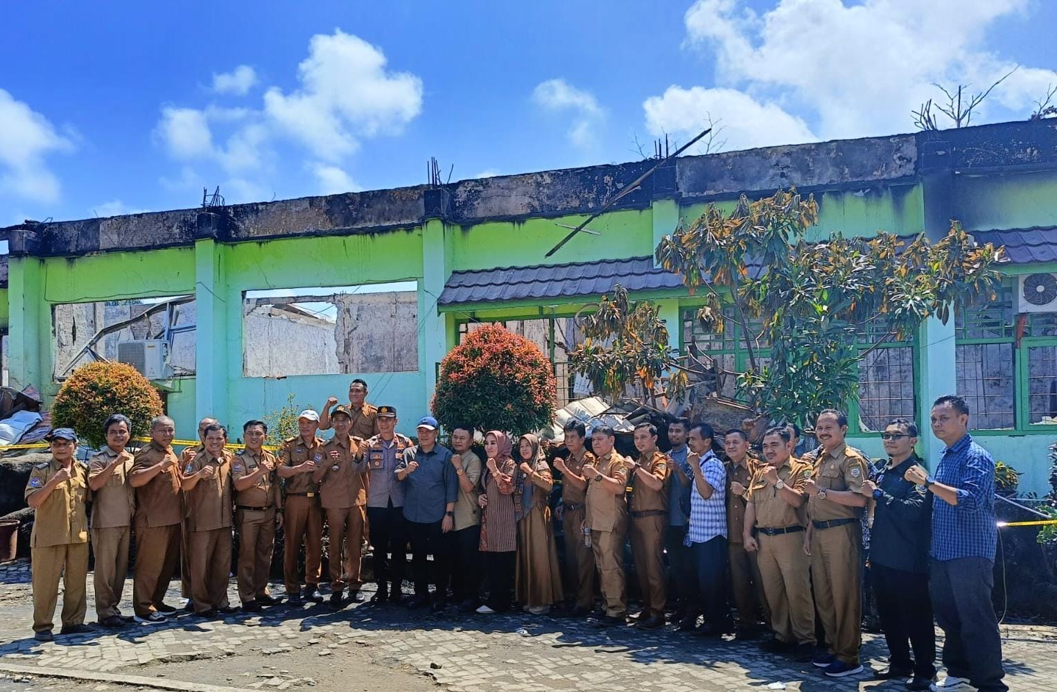 Kadis Pendidikan Provinsi Bengkulu Tinjau Kebakaran di SMKN 05 Bengkulu Utara, Saidirman : Akan Kita Perbaiki