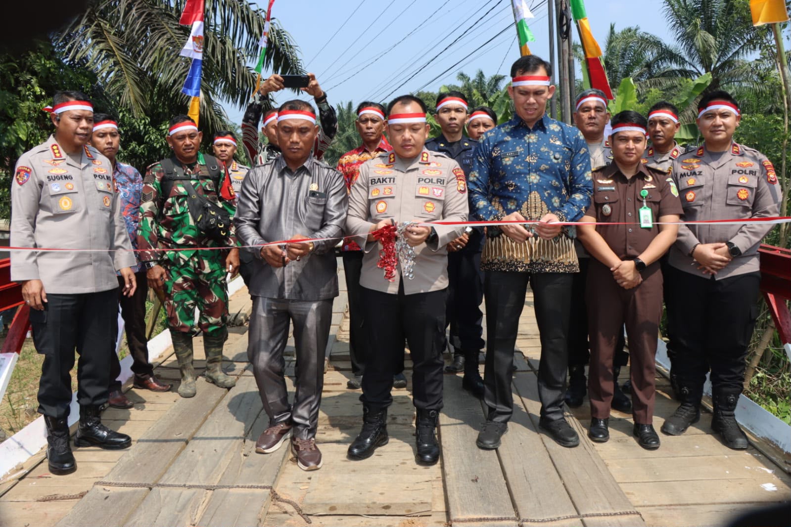 Percepatan Pembangunan di Daerah, Polri Resmikan Jembatan di Lembah Duri
