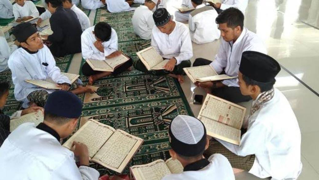 Rugi Jika Tidak Dijalankan, Berikut Ini 5 Keutamaan Tadarus Al-Quran Saat Bulan Ramadhan