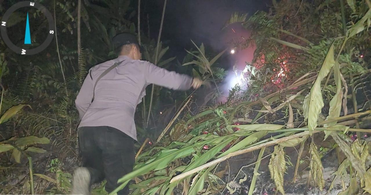 Sigap, Satgas Karhutla Wilayah Polsek Ketahun Berhasil Padamkan Titik Api di Areal Perkebunan PTPN7