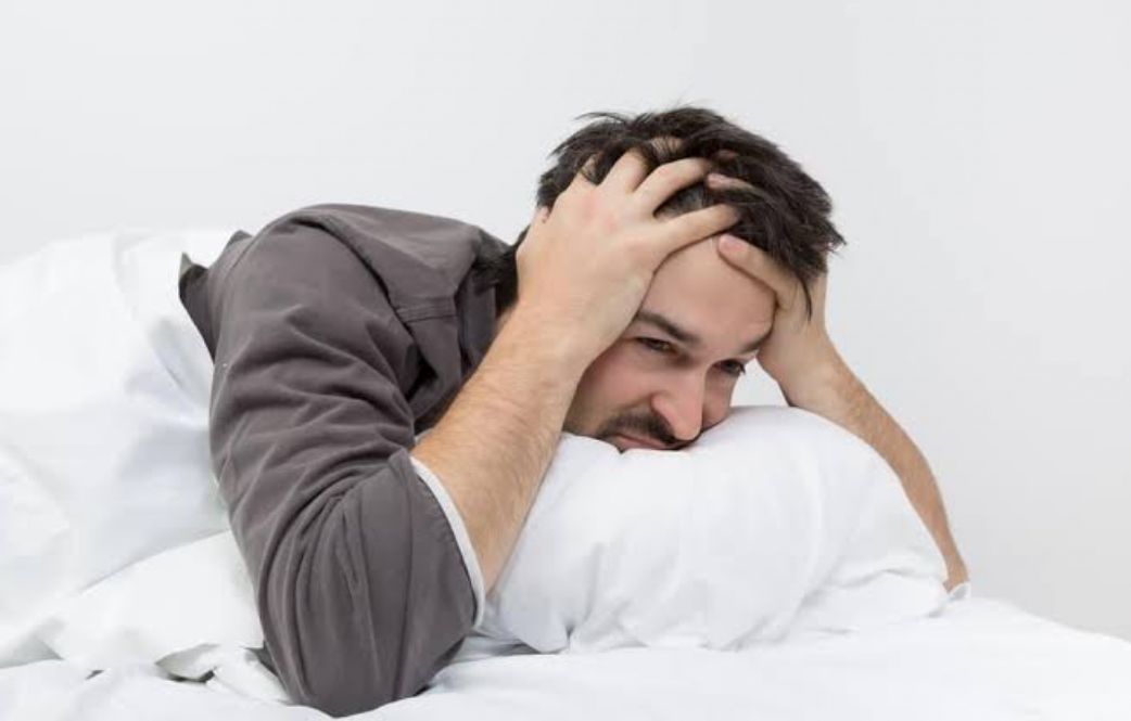 Sering Terbangun Tengah Malam, Mistis atau Gangguan Medis? Ini Cara Mengatasinya