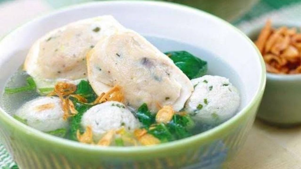 Hangatkan Harimu dengan Makan Sup Baso Tahu yang Segar Ini