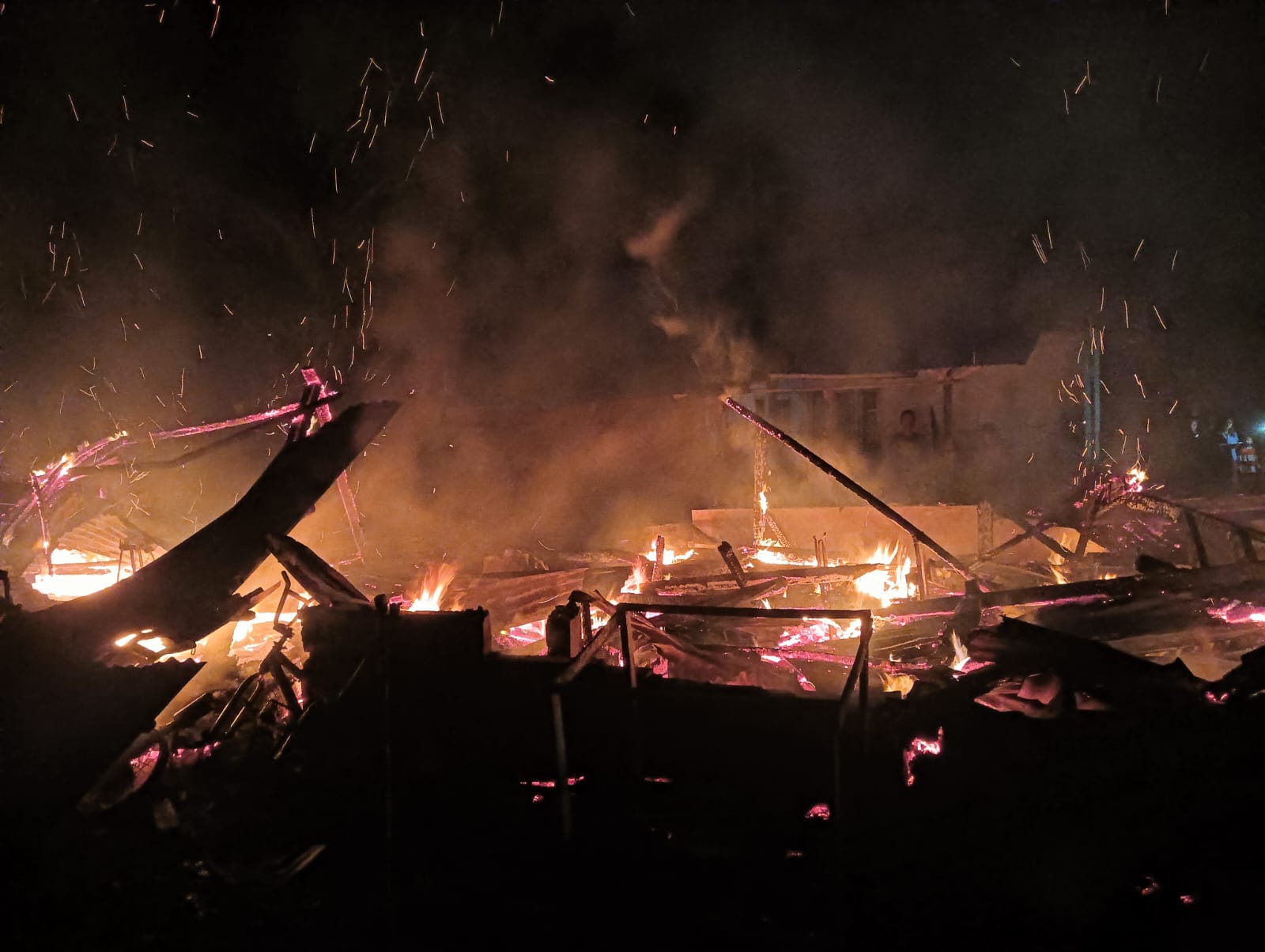 Jelang Dini Hari, Rumah Warga Marga Sakti Ludes Terbakar