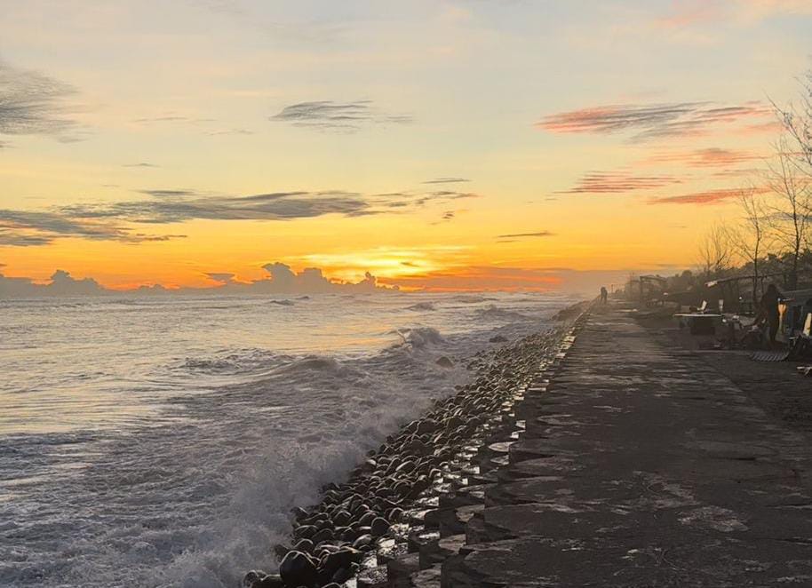 Cuma 14 KM dari Kota Mukomuko, Pantai Air Punggur Jadi Tempat yang Pas untuk Nikmati Sunset