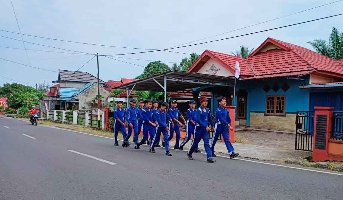 Pemkab BU Gelar Lomba Gerak Jalan dan Jalan Santai