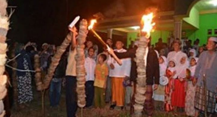 Bakar Batok Kelapa, Tradisi Warga Bengkulu Menjelang Lebaran Idul Fitri