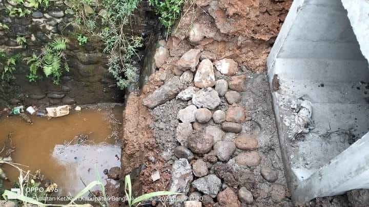 Sempat Merendam 8 Rumah, Proyek Pemasangan Gorong-gorong dari APBN di Giri Kencana Diprotes Warga