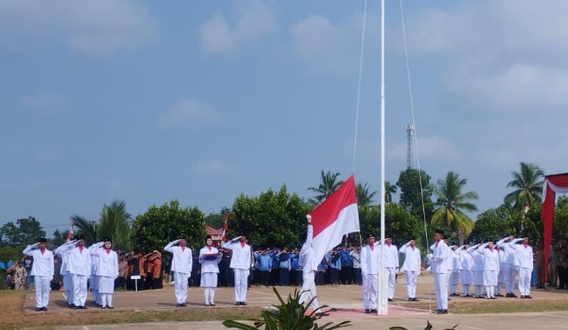 Upacara HUT RI ke 78 di Pinang Raya Sukses, Camat Serukan Pentingnya Menjaga Persatuan dan Kesatuan