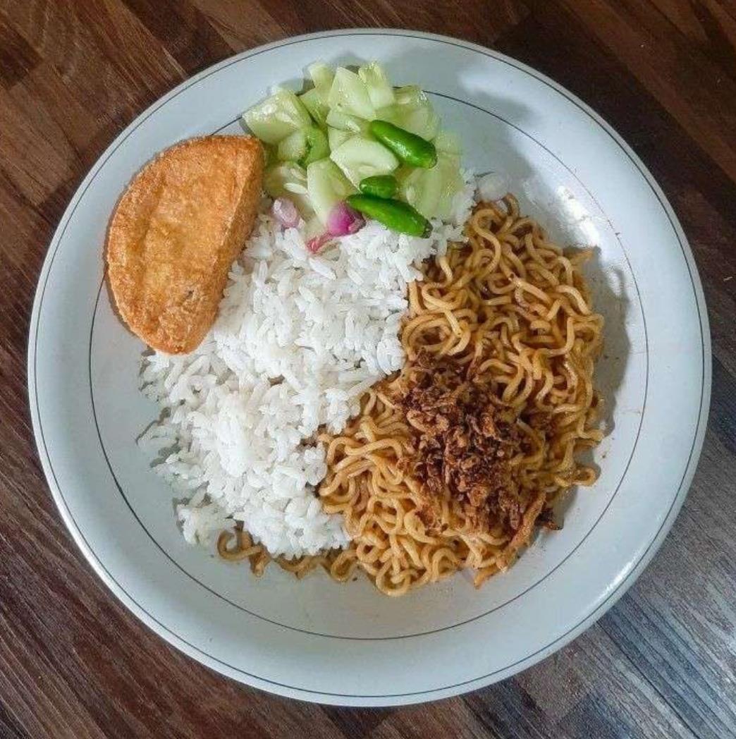 Bahaya! Jangan Gabungkan Mi Instan dengan 3 Makanan Ini