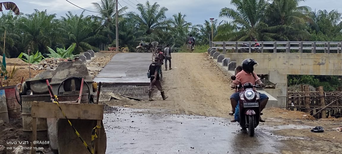 Proyek Balai di Rawa Mulya SP7 Picu Lakalantas