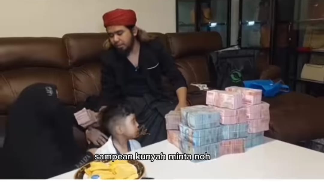 Bikin Heboh, Gus Syamsudin Berikan Uang Belanja untuk Istri Rp100 Juta Perminggu 