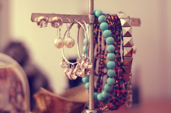 Tips Memilih Aksesoris untuk Badan Berisi Agar Terlihat Lebih Slim