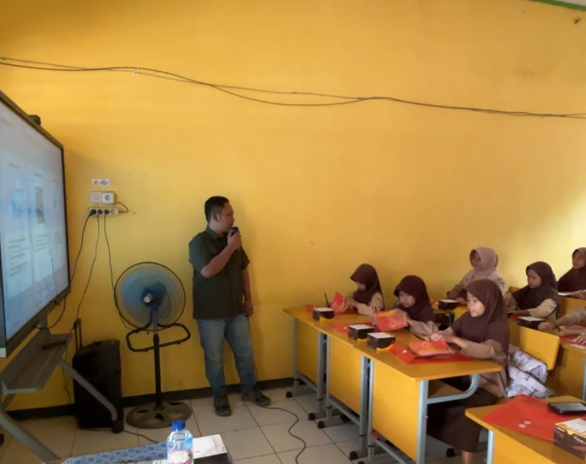 Literasi Sejak Dini, Radar Utara Ajak Siswa Berkreasi Lewat Mading Sekolah