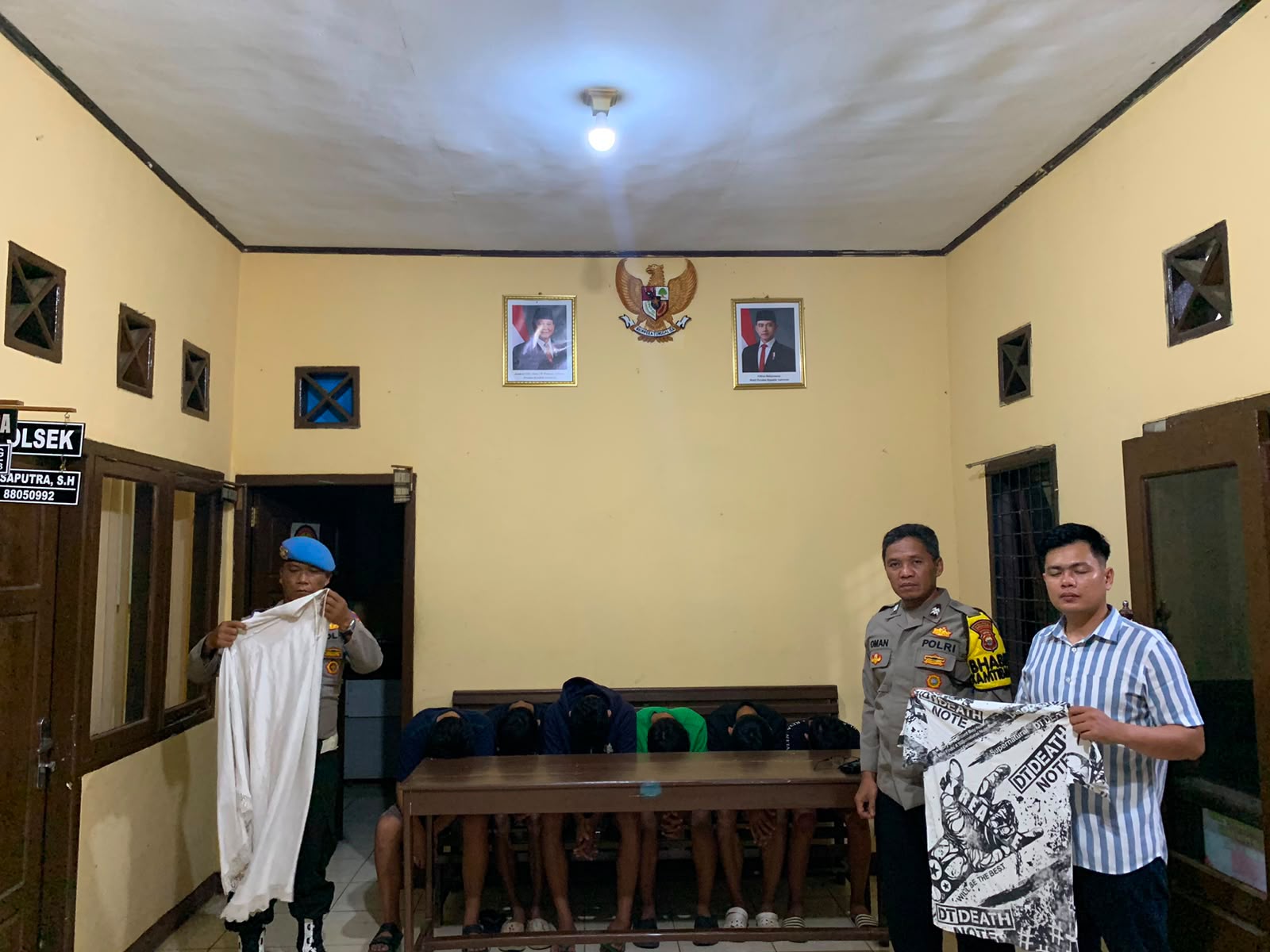 Bikin Resah, Polsek Air Besi Amankan Pocong Jadi-jadian