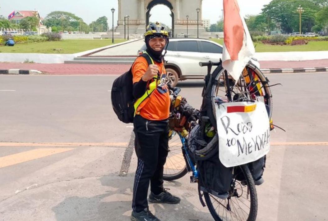 Seorang Pesepeda Asal Jakarta Ini Tiba di Makkah, Tapi tidak Bisa Menunaikan Ibadah Haji, Ada Apa ya?