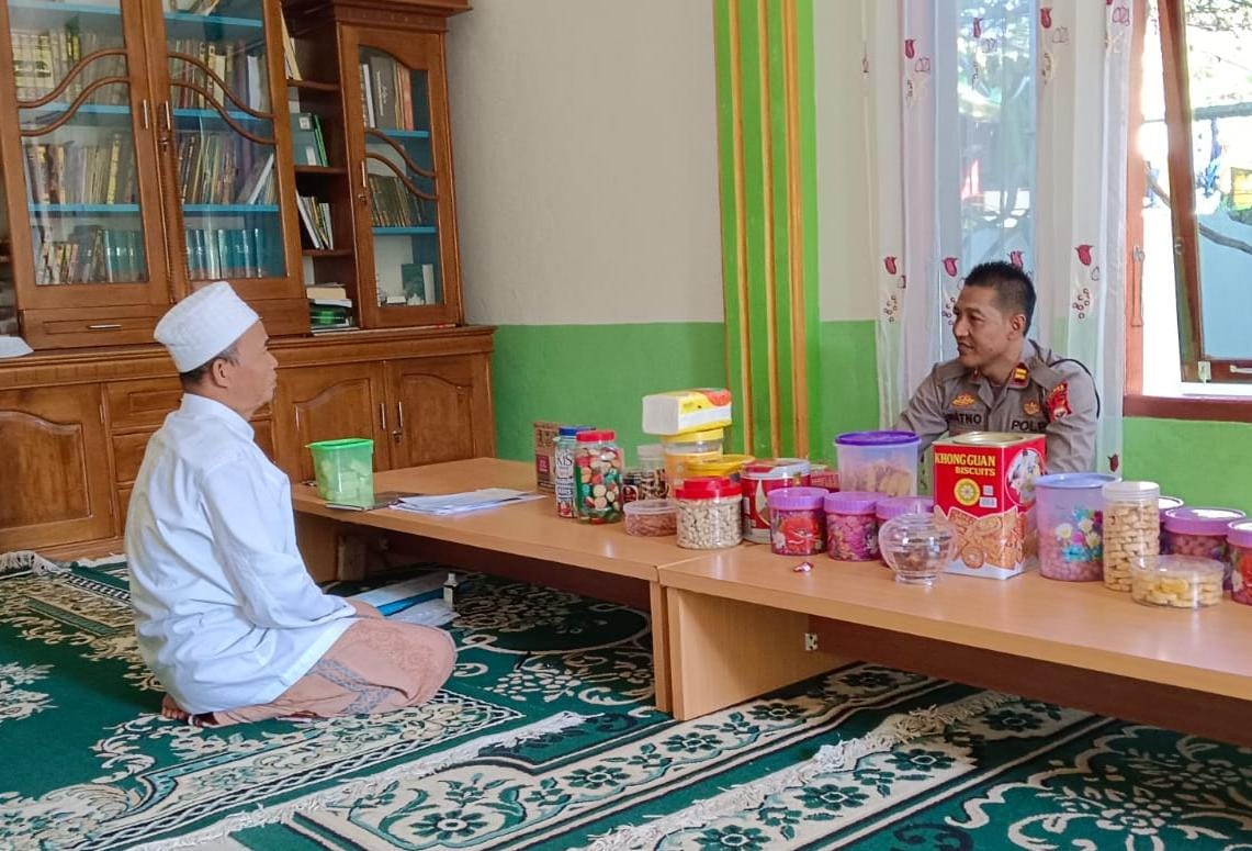 Jalin Silaturrahmi, Kapolsek Padang Jaya Sowan ke Ponpes Darussalam Tegal Rejo