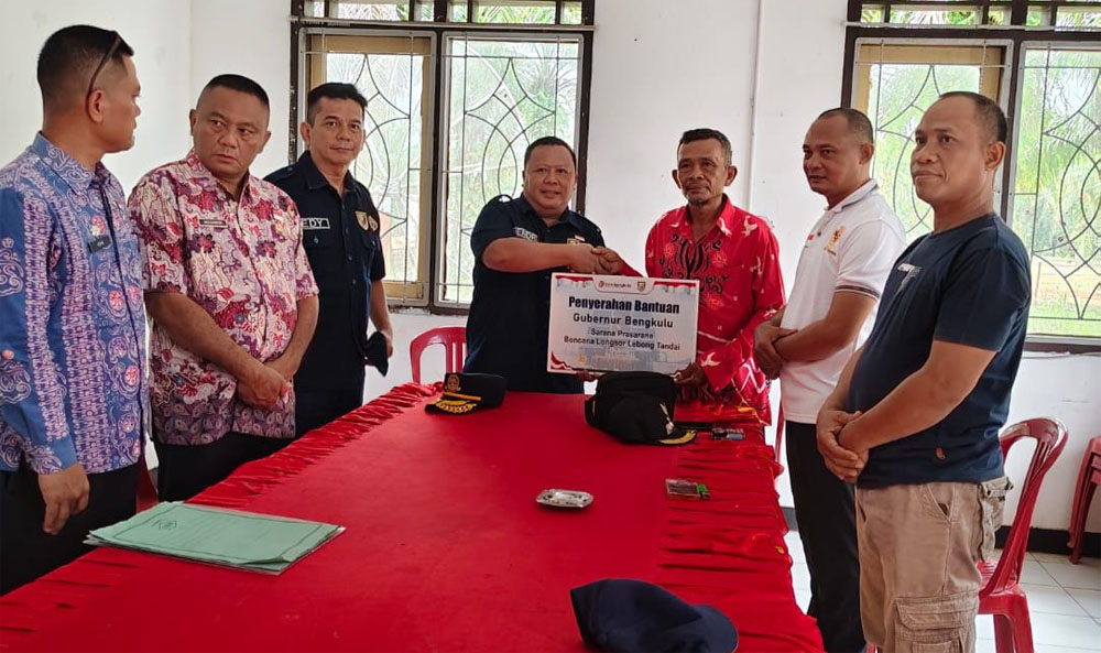 Pulihkan Jalur Molek dan Bantu Warga Terdampak, Pemprov dan Pemkab Kucurkan Bantuan