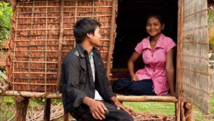 Bikin Tepok Jidat, Ini 5 Tradisi Hubungan Paling Aneh di Dunia, Ternyata di Indonesia Juga Ada