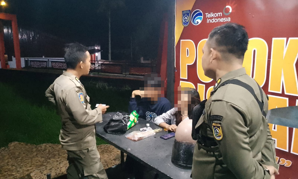 Patroli Malam, Satpol PP Amankan Lem Aibon, Komix dan Kotak Amal 
