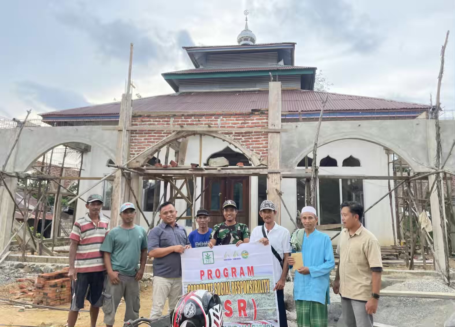 Peduli Tempat Ibadah, PT SIL Salurkan Bantuan CSR Pembangunan Masjid di Desa Suka Mulya