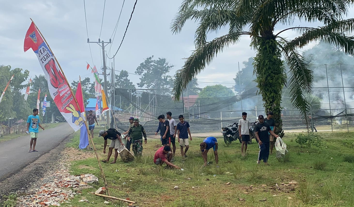 Satgas TMMD Motori Aksi Bersih-bersih Lingkungan di Desa Bukit Tinggi 