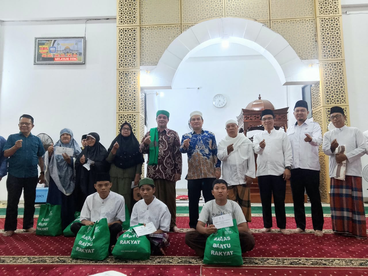 Di Mukomuko, Pemprov Bengkulu Salurkan Sembako dan Santunan