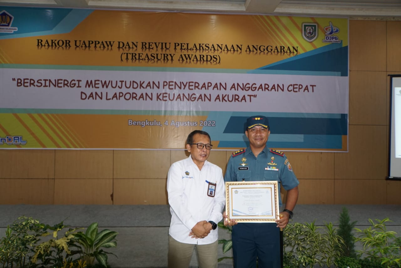 Kinerja Baik, Lanal Bengkulu Terima Treasury Awards