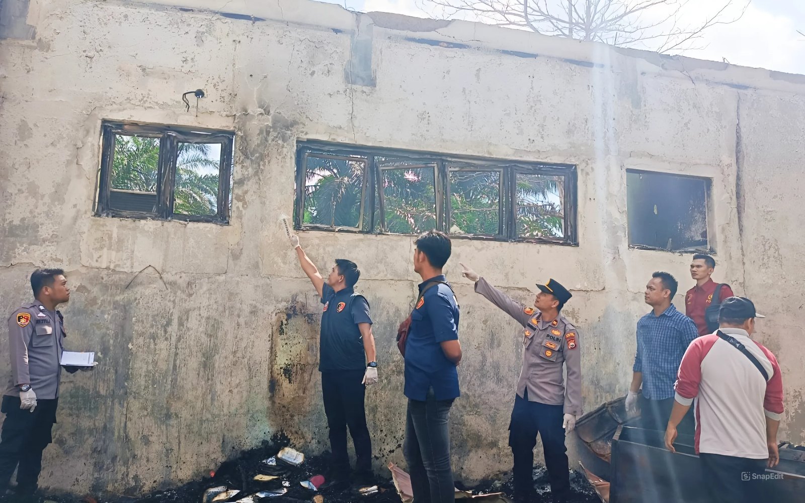 Olah TKP Kebakaran SMK 5 BU, Tim Inafis Polres Bengkulu Utara Deteksi Sumber Api