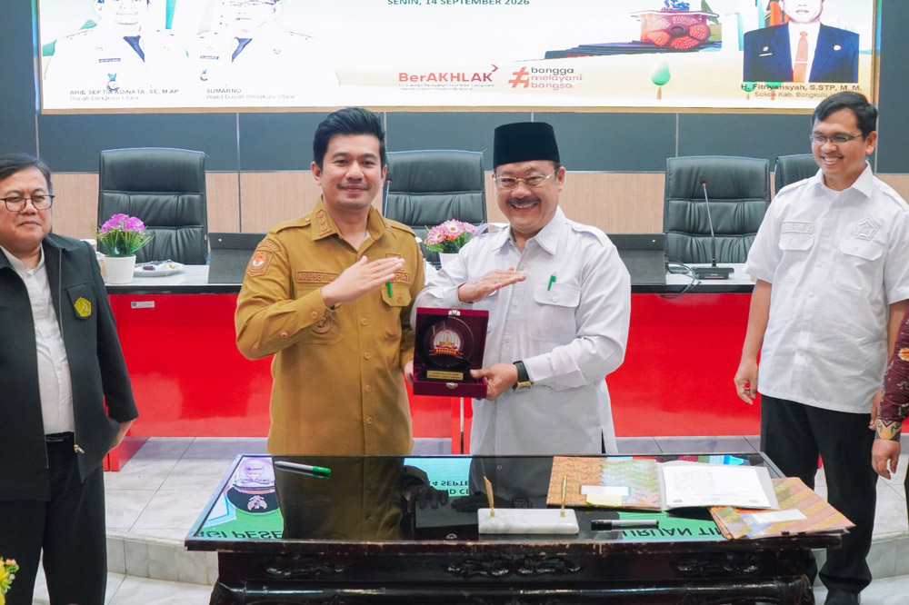 Realisasi Program Unggulan, Pemkab BU Teken MoU Beasiswa Bersama Lima Kampus 