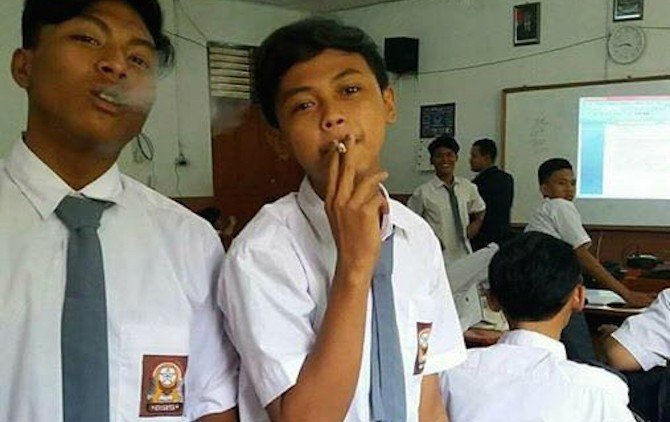 Saat Guru Mengajar Siswa SMK PGRI 38 Bebas Merokok