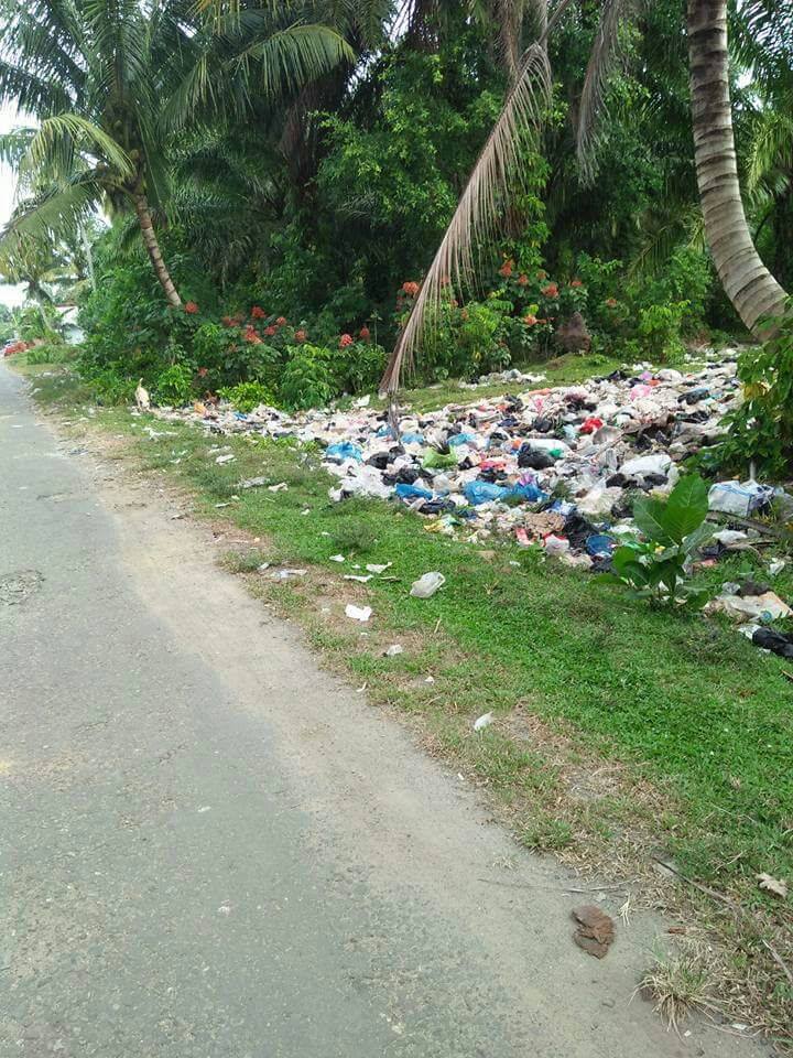 Bau Sampah Resahkan Warga Ujung Padang