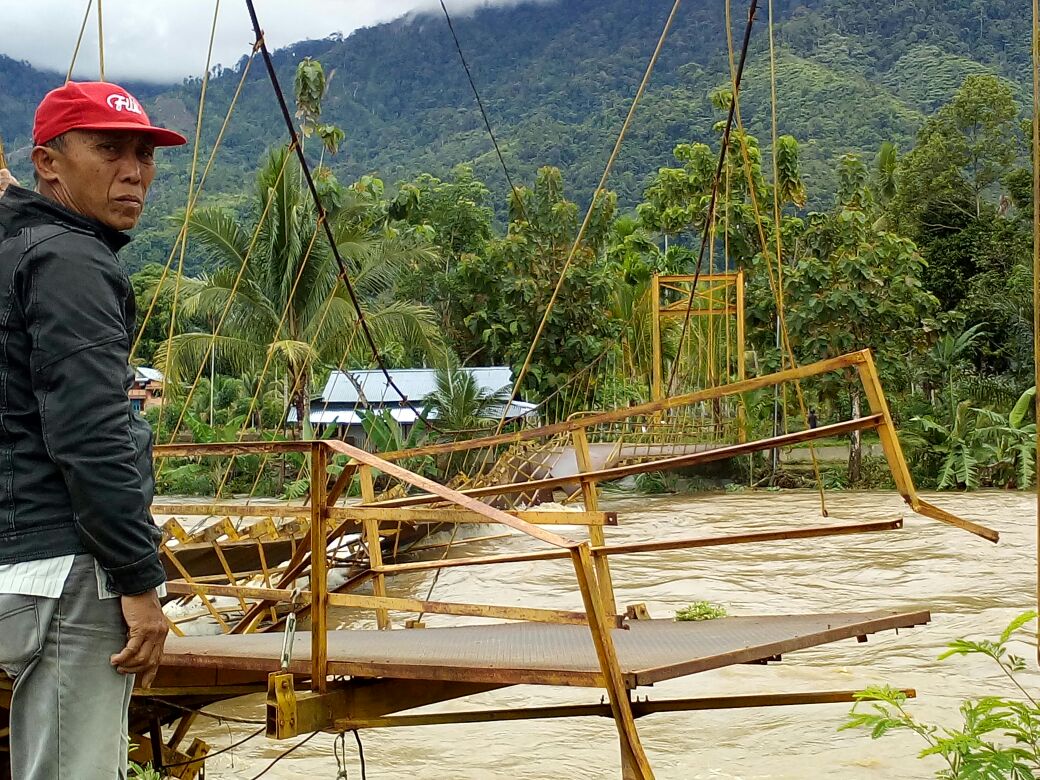 Warga Minta Pemda Segera Perbaiki Jembatan Gantung