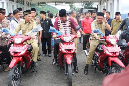 Banyak Pemdes Tak Bayar Pajak Kendaraan Dinas