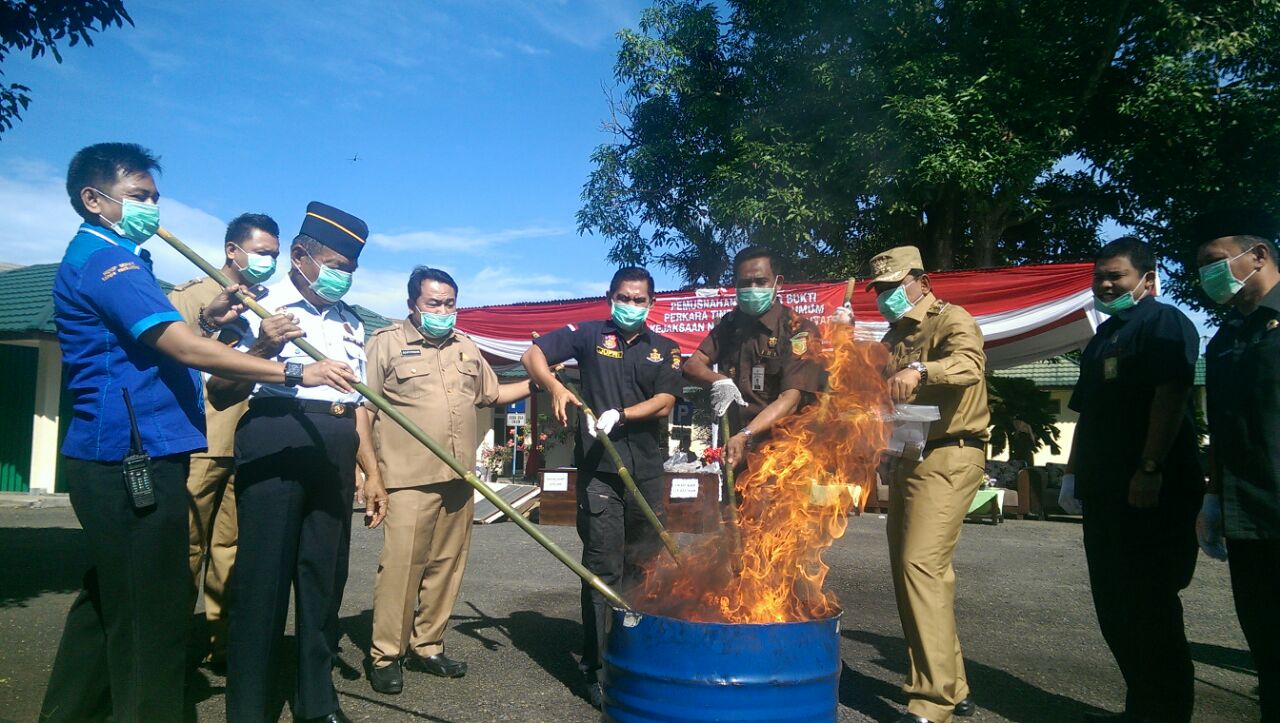 Kejari Arma Musnahkan Barang Bukti