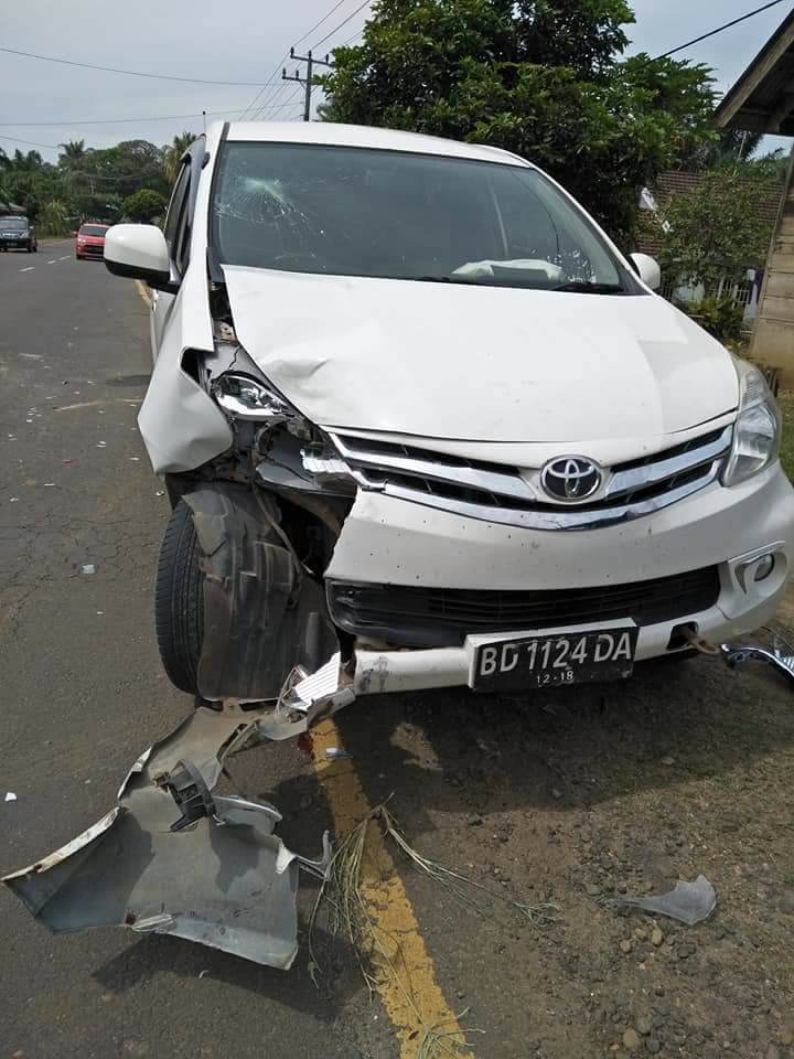 Tabrakan Beruntun, Tiga Mobil Ringsek