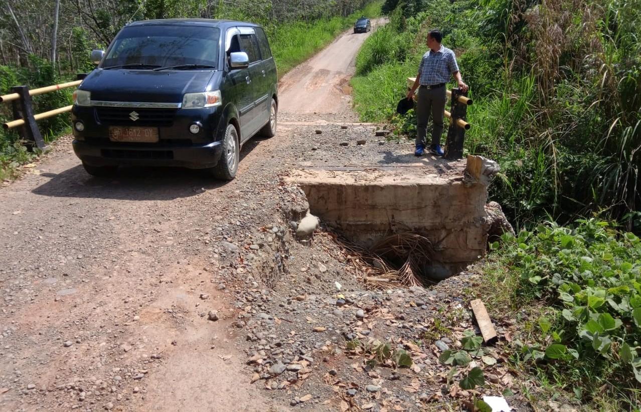 Jalan Kuala Langi Makin Parah, Pemprov ‘Membisu’