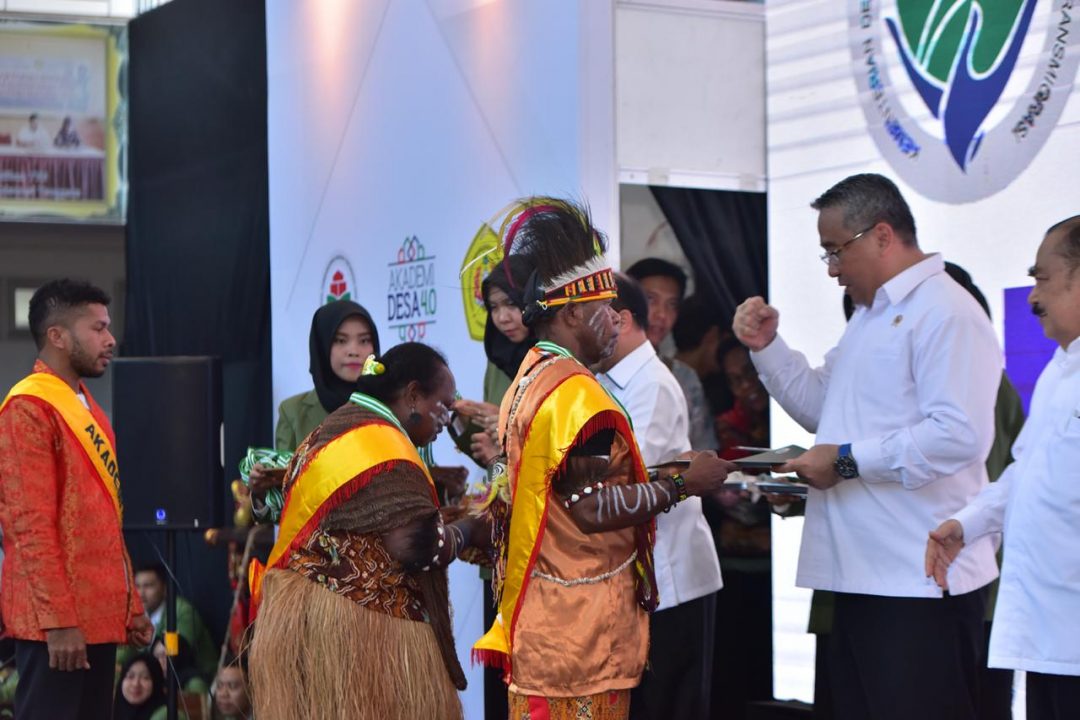 Mendes PDTT Wisuda Angkatan Pertama Akademi Desa 4.0