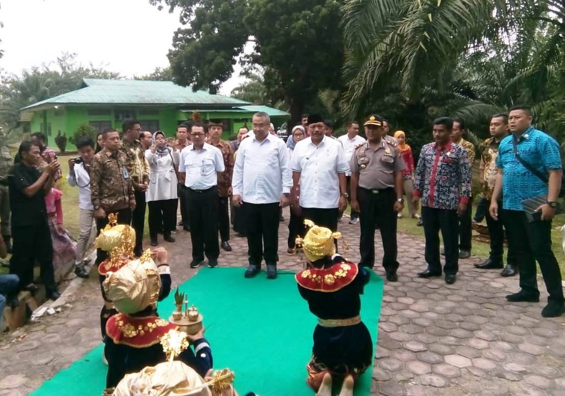 Kunker, Mendes PDTT Puji Kinerja Bupati BU